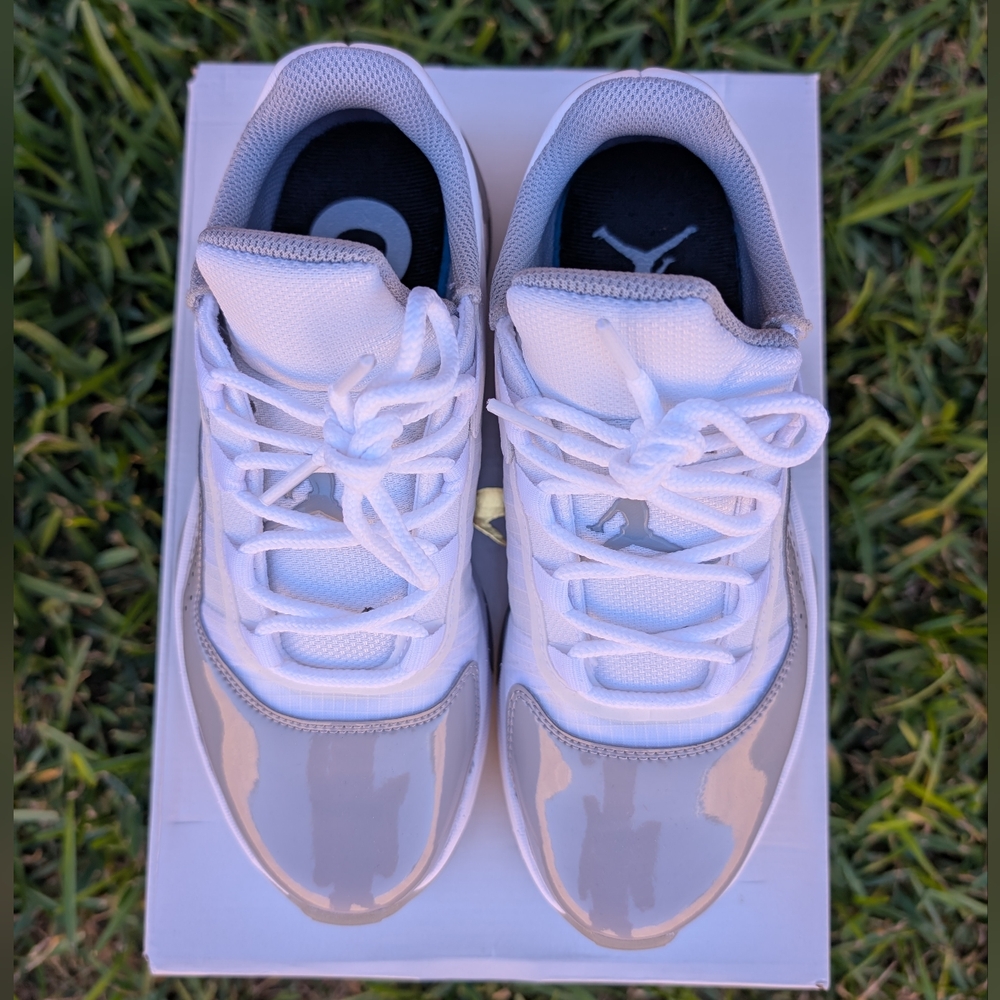 Jordan Women's Air Jordan 11 CMFT Low - White/Cement Grey-Black